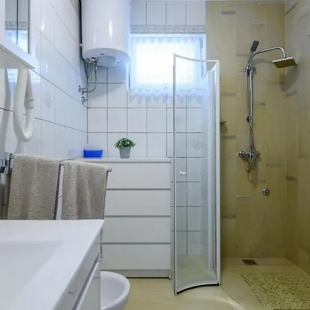 Дом отдыха App Ladenci *